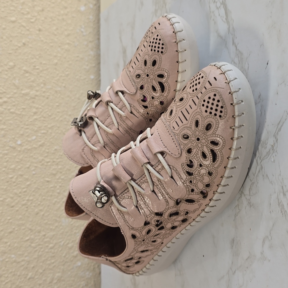Spring Step Women's Pink Leather Lace-Up Shoes
